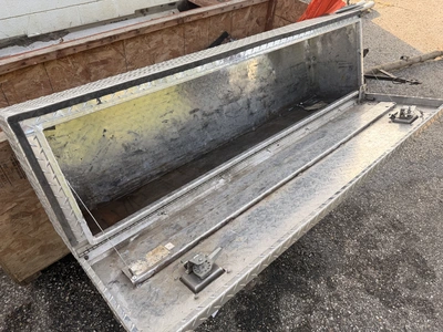 Used TRUCK TOOL BOX _UNKNOWN_ Tool Box Michigan US | Miedema Asset Management Group #1414326