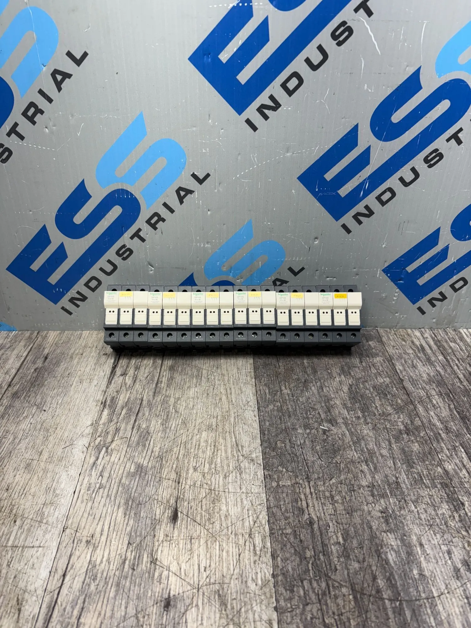 USED SCHNEIDER DF103