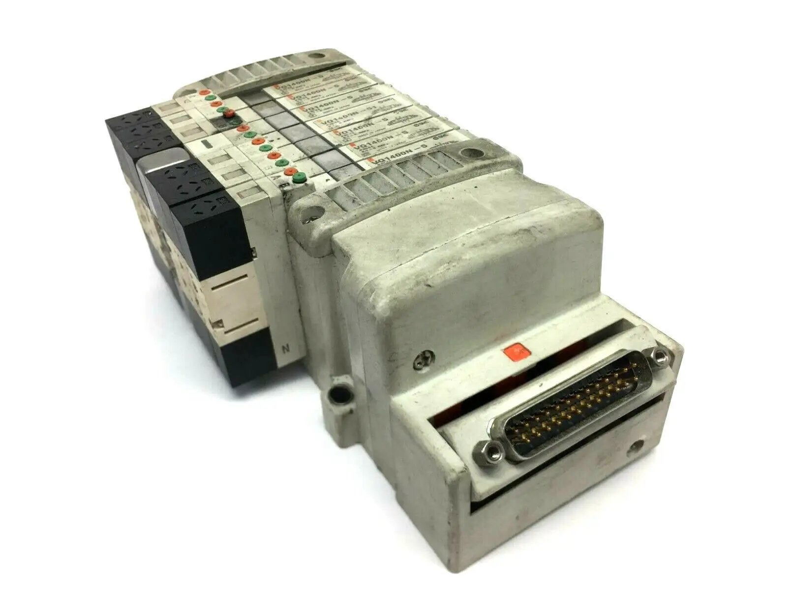 USED SMC PNEUMATIC PLUG IN MANIFOLD W/ VALVES