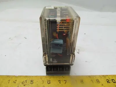 Wilkerson Instrument MM7010 Plug IN Mighty Module Relay W/Base