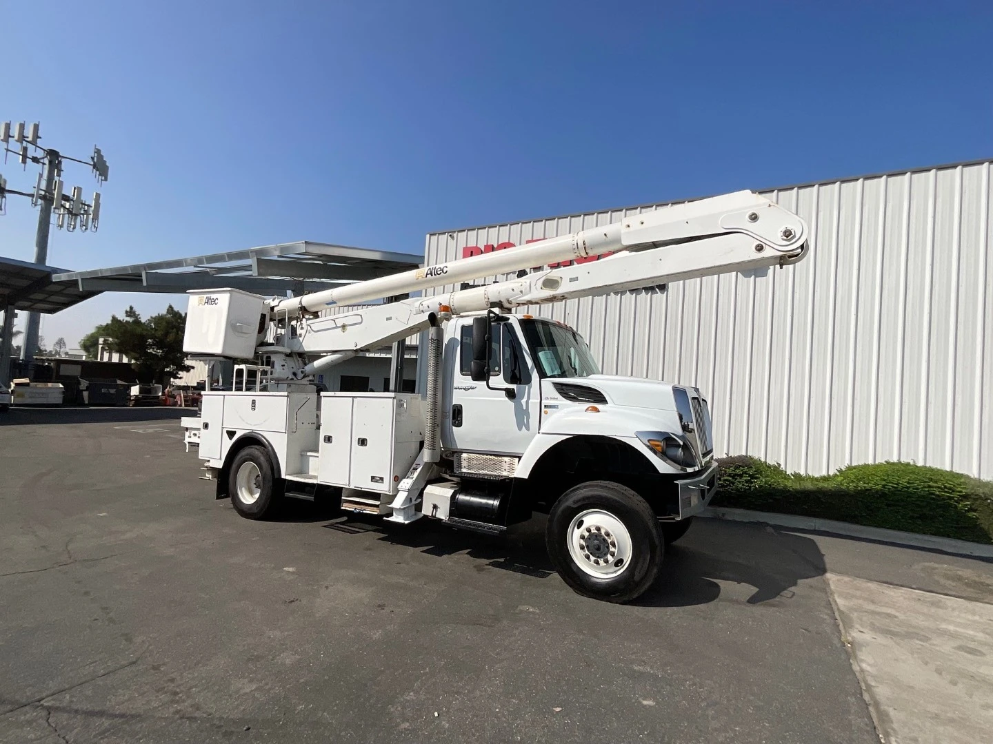 Used 2013 INTERNATIONAL 7300 Bucket (boom) trucks California US | Big Truck & Equipment #1412314