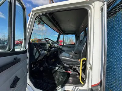 USED 2002 FREIGHT FL80