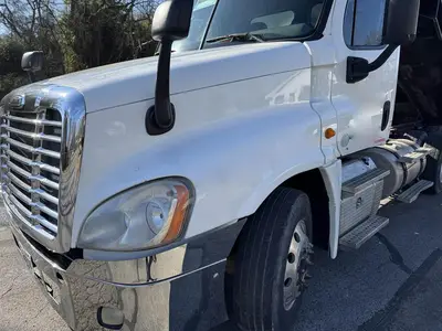 USED 2013 FREIGHTLINER CASCADIA 125