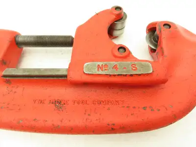 Ridgid 4-S Heavy Duty Pipe Cutter 2"-4" Capacity Accepts Extension for 2 Man Use