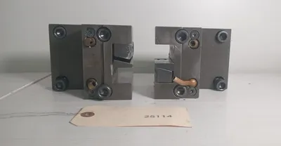 2x square crosswise turning tool holder BMT65 Doosan Puma  Lathe