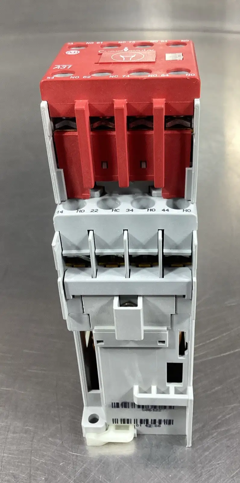 Allen-Bradley 700S-CF620ZJC /A Safety Control Relay 24VDC Coil 4E-43