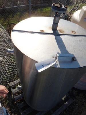 264 Gallon 304 Stainless Vertical Tank