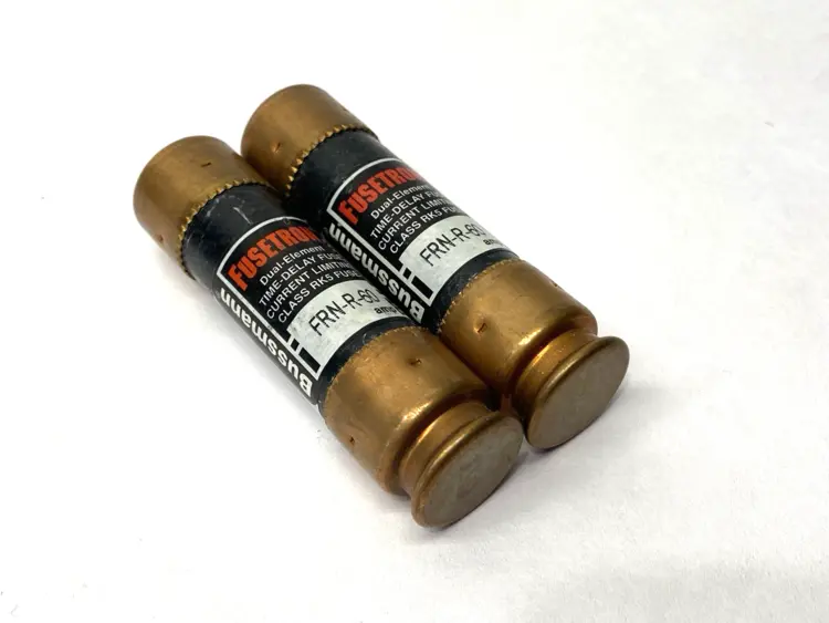 New | in-Stock COOPER DUAL-ELEMENT TIME DELAY FUSE 250V 60A LOT OF 2 Fuses Michigan US | Maverick Industrial Sales #1090172