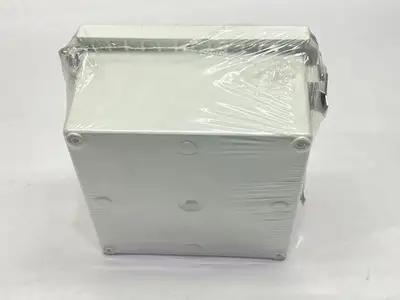 NEW BUD INDUSTRIES FIBERGLASS BOX CLEAR HINGED 4.59" X 4.59" X 3.11"