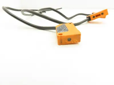 IFM Efector IN5129 IN-3004-BPKG Proximity Sensor  Lot of 3