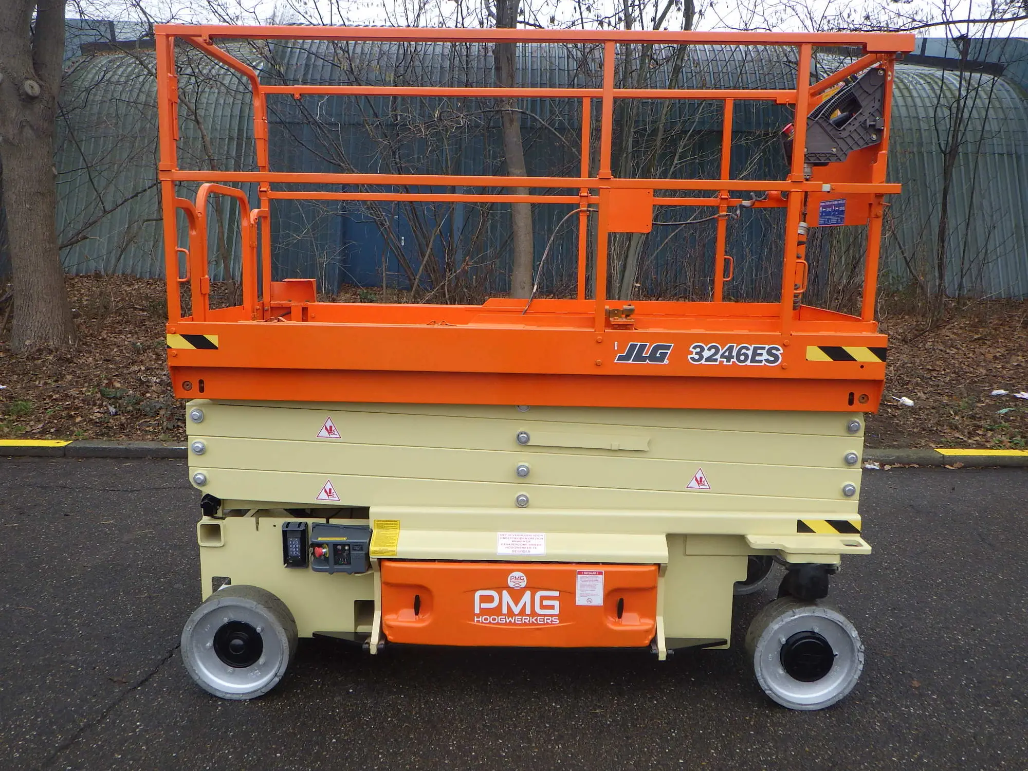 USED 2017 JLG 3246ES