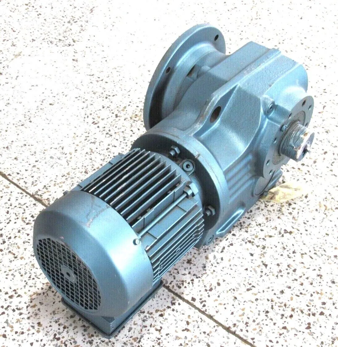 NEW SEW EURODRIVE KHF77DT90L4 GEARMOTOR DFT90L4 128.52:1 2HP