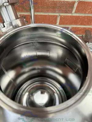 USED DCI 35 LITER STAINLESS STEEL PROCESS / PRESSURE VESSEL 40 PSI