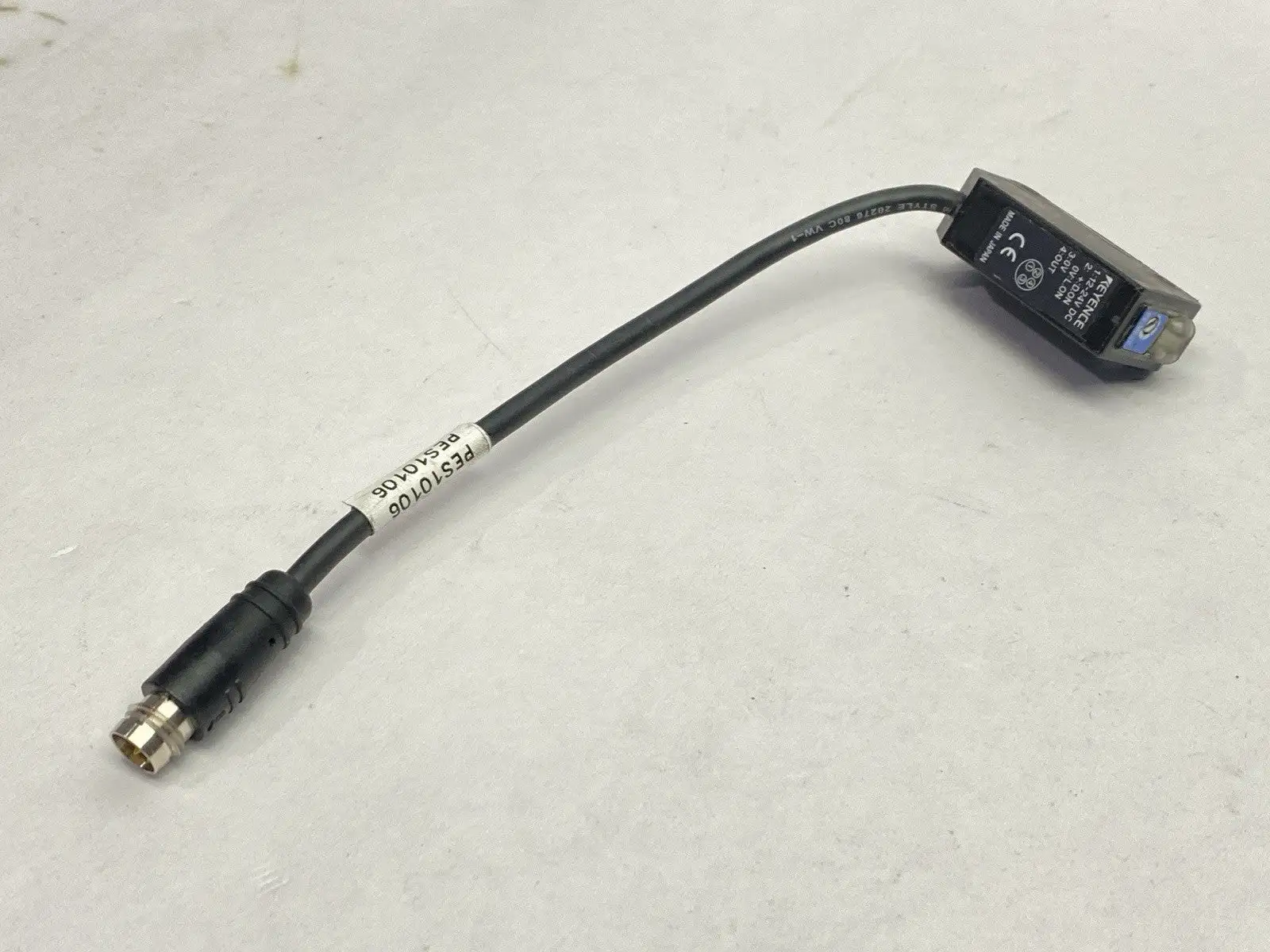 PZ-M62P | Keyence  Built-In Amplifier Photoelectric Sensor Square Retro-Reflective - Used