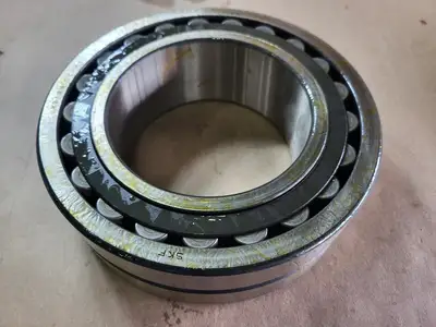 NEW SKF 23124 CC-W33