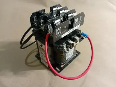 NEW SQUARE D 9070TF100D37