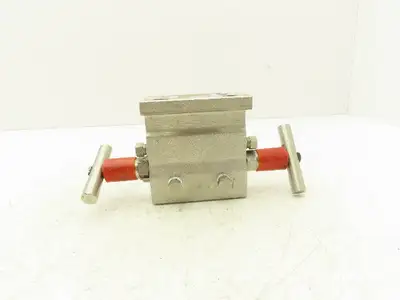 Hoke 8122F8Y Trifold Manifold Needle Valve T Handle 1/2" NPT W/Bleed & Purge