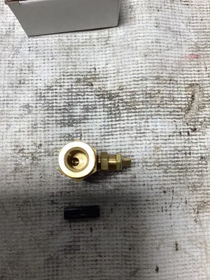 Deltrol Pnue-Trol 1/4″  NPT 2000PSI Brass Needle Valve -NIB