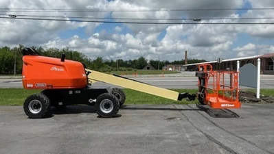 USED 2014 JLG 400S