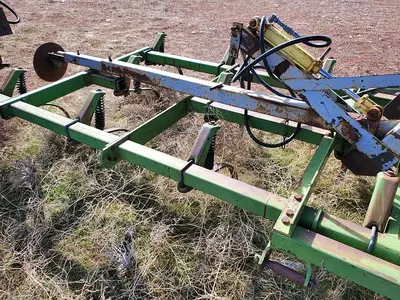 USED JOHN DEERE 1100