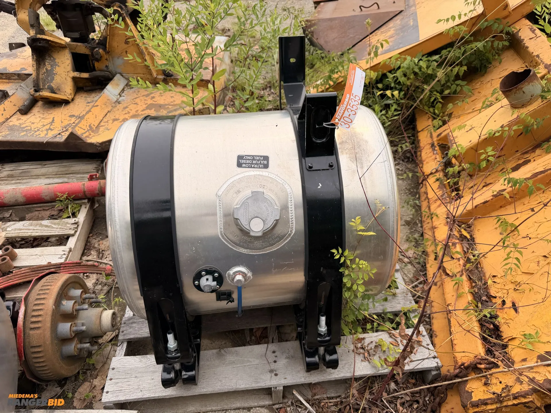 Used DTNA 50 GALLON FUEL TANK WITH STRAPS.  CAME OF FREIGHTLINER Aluminum  Tanks Michigan US | Miedema Asset Management Group #1357569