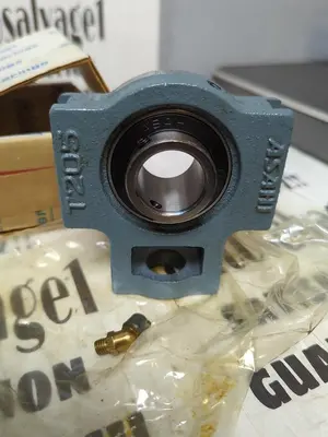 New | in-Stock AMI UCT205 Bearings | Surplus Asset Holdings #1190295