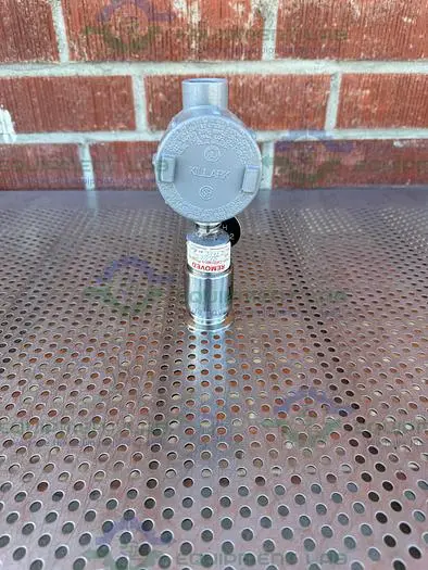 Used ITT 103-X-7814 NEO-DYN PRESSURE SWITCH W/ KILLARK GEMC ALUMINUM OUTLET BODY Misc Electrical & Power Parts | Equipment Lab #486617