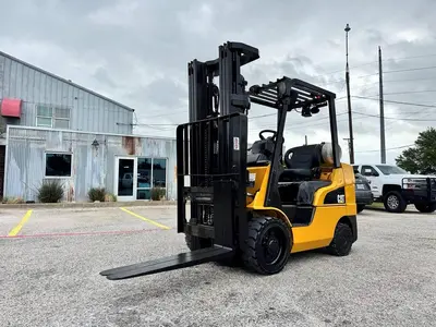 USED 2017 CAT C6000