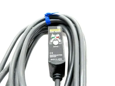 NEW OMRON E3SAD33 PHOTOCELL 24V