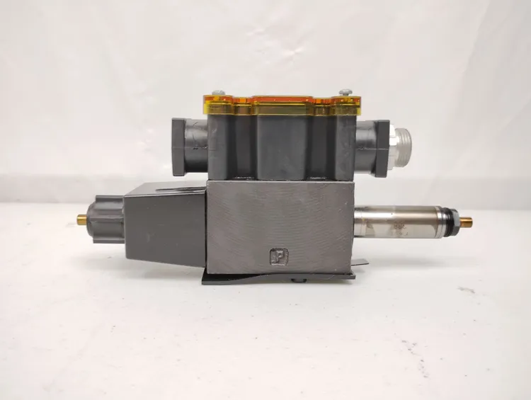 Used COLUMBIA 3504119 Solenoid Valves US | Sporadic Surplus LLC #1058430