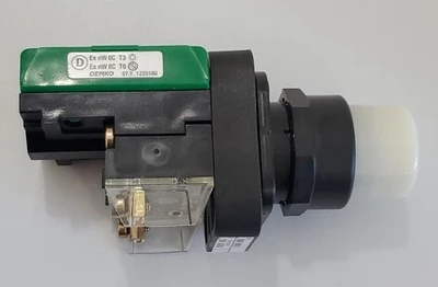 NEW Allen Bradley 800T-XAP