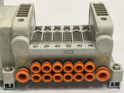 VV5Q11-06N7SEAN-D0S | SMC  Pneumatic Valve Manifold Base 6-Station EX260-SEN1 - Used