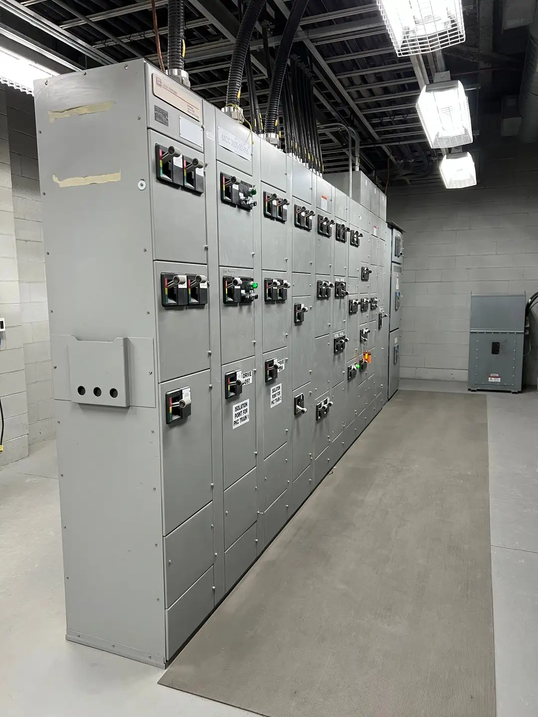 Advantage 2100 MCC, 600V, 3-Ph, 1200A, 10 Sections w/ Transfer Switch