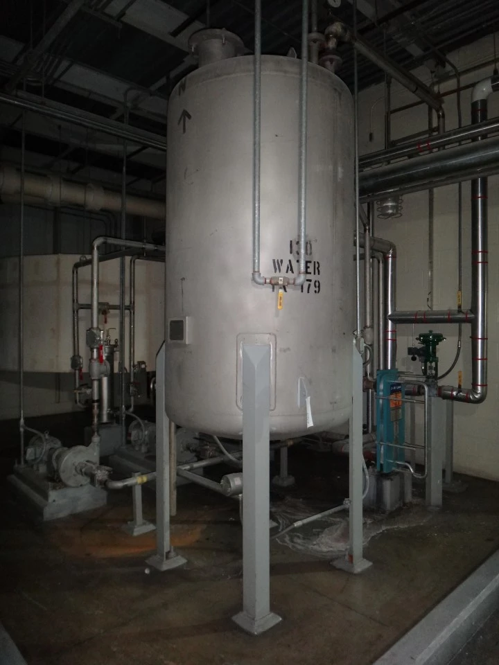 664 Gallon 304 Stainless Verticial Tanks
