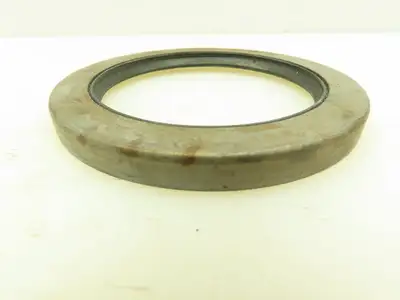 CR 29907 Double Lip Oil Seal 3.00 in Shaft, 4.003 in OD, 0.375 in Width Lot of 4