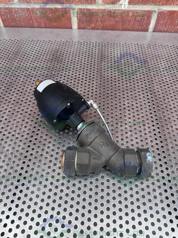 USED GEMU 554/32/D195 PNEUMATIC ANGLE SEAT GLOBE VALVE W/ 1 1/4" COMPRESSION FITTING