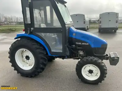 USED 2002 NEW HOLLAND TC40 TRACTOR