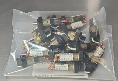 Allen-Bradley 800A-H2BW Ser B Maintained Selector Switch loc4D6