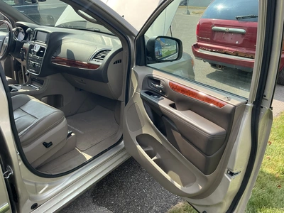 Used 2014 CHRYSLER TOWN & COUNTRY Vans Michigan US | Miedema Asset Management Group #1337323