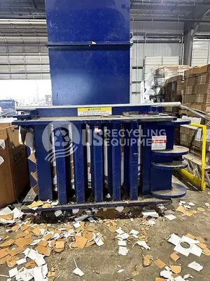 USED MAX PAK CLOSED DOOR BALER WITH INFEED CONVEYOR