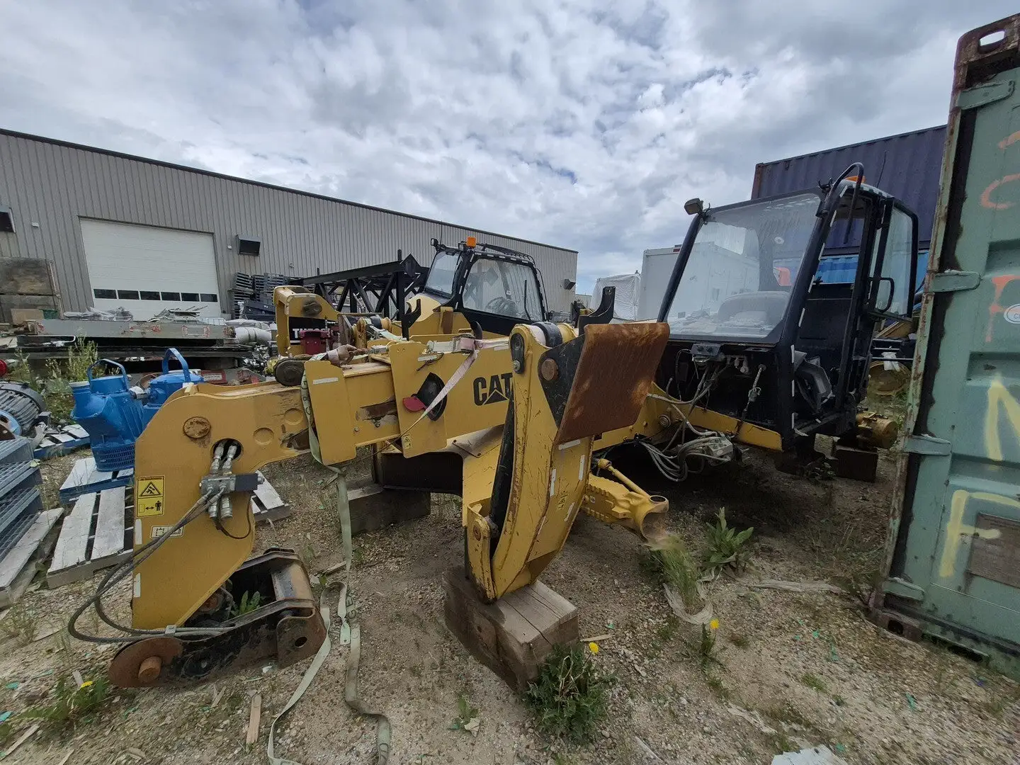 USED CATERPILLAR TH560B