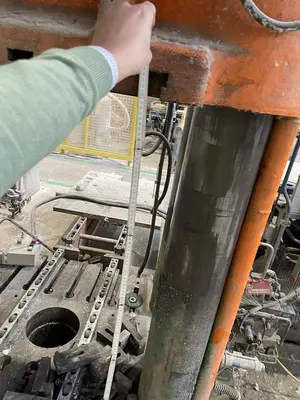 USED HL 1000 TON 4 COLUMN PRESS