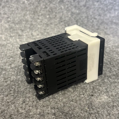 Used Omron E5CN-R2T Temperature Controls California US | Davliegogo LLC #1707148