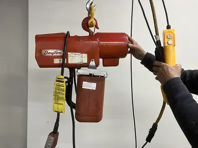 Dayton 1/2 ton Hoist