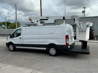 Used 2017 VERSALIFT VANTEL29NE-01 Bucket (boom) trucks Florida US | Truck and Van Outlet #1509195