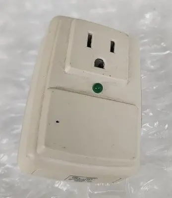 PLUG IN OUTLET PB002105 R1-3MS