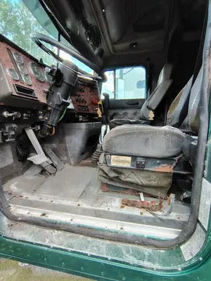 Used 2000 INTERNATIONAL 9900 EAGLE Conventional trucks Ohio US | Proxy Equipment #1385245