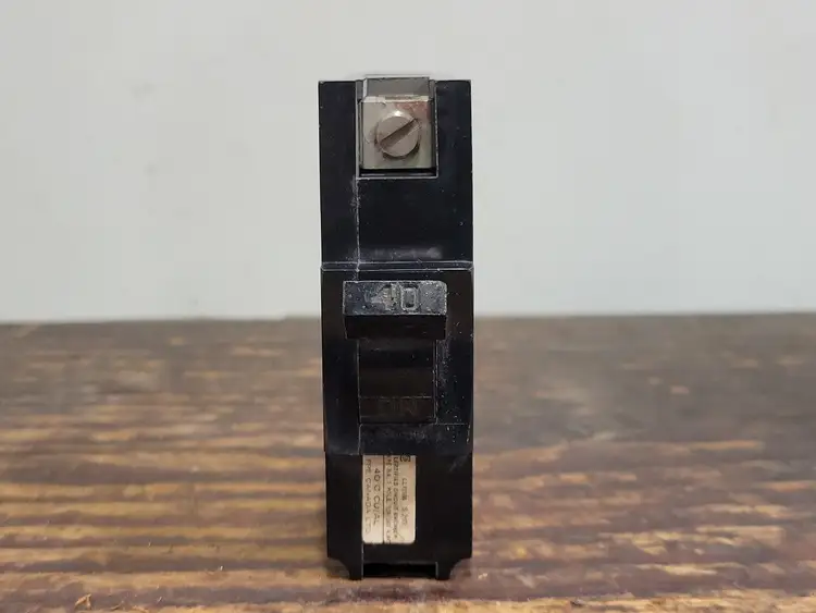 Used FEDERAL PACIFIC NA140 Switchgears British Columbia CA | Lenmark #242224