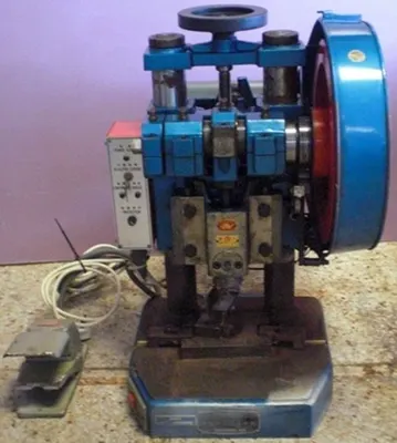 Used READ _UNKNOWN_ Wire Crimpers Texas US | Bamko Surplus Process Equipment #928994