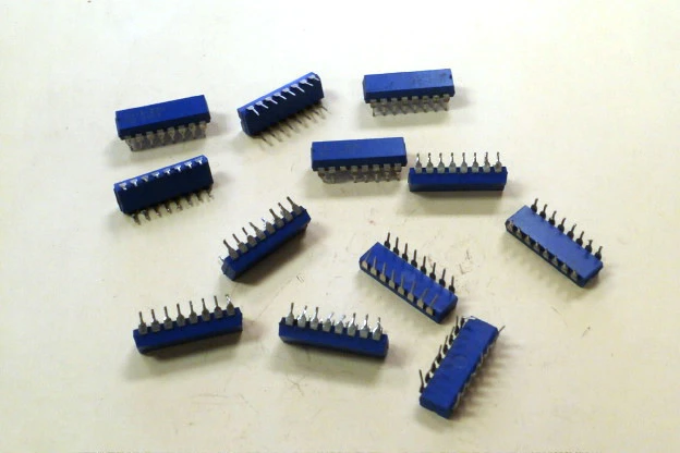 NEW Bourns 16-1-220